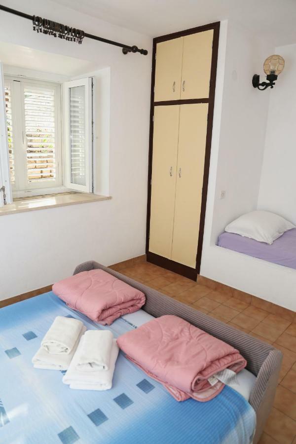 Apartments Katica Lumbarda Exterior photo